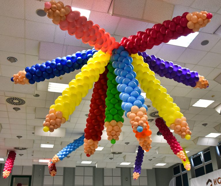 Kredki wykonane z balonów