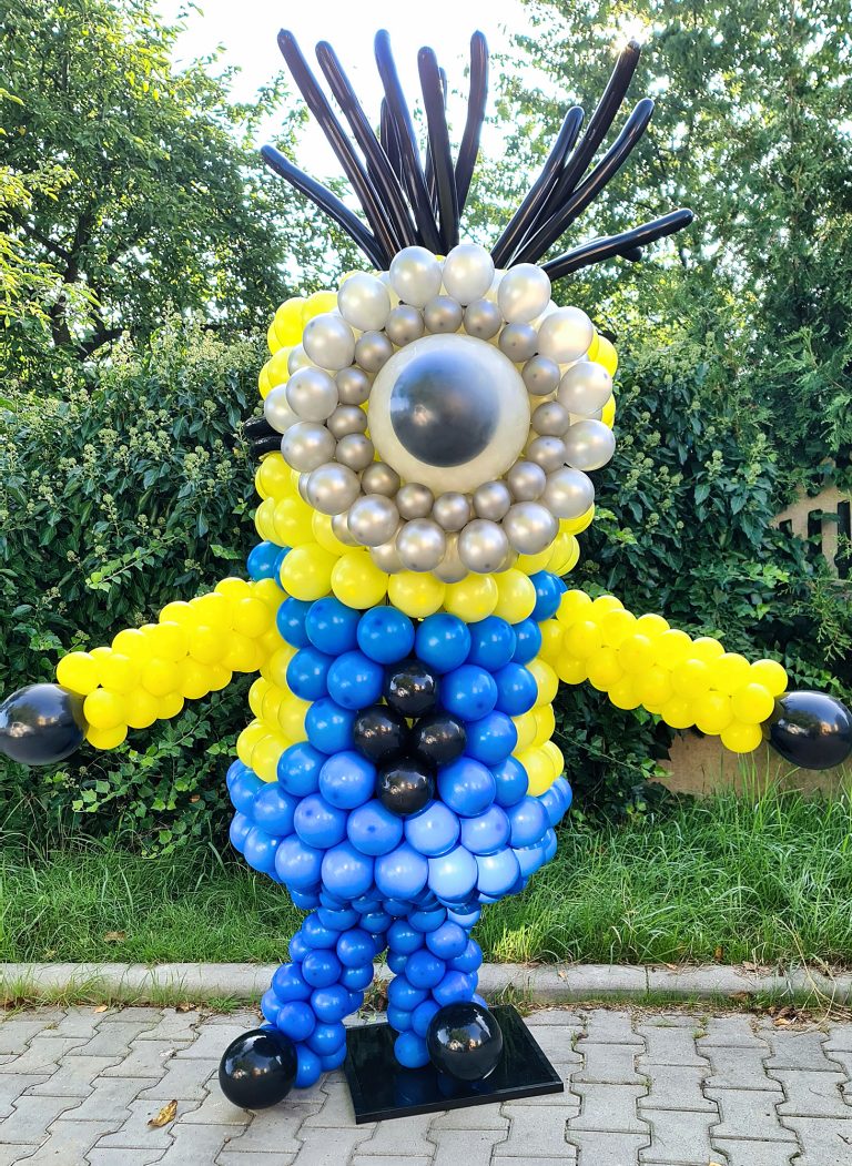 Minionek z balonów