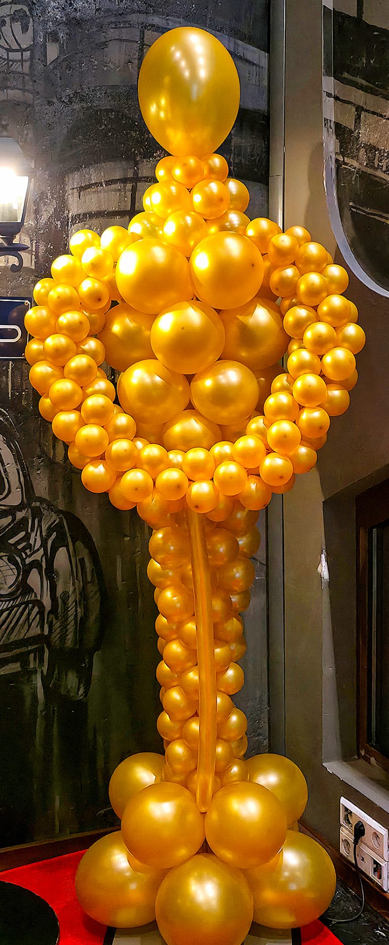 Figura Oskara wykonana z balonów