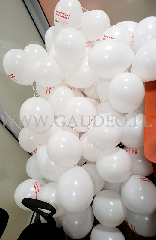 Dmuchanie balonów powietrzem i zakładanie na patyczki dla KRD
