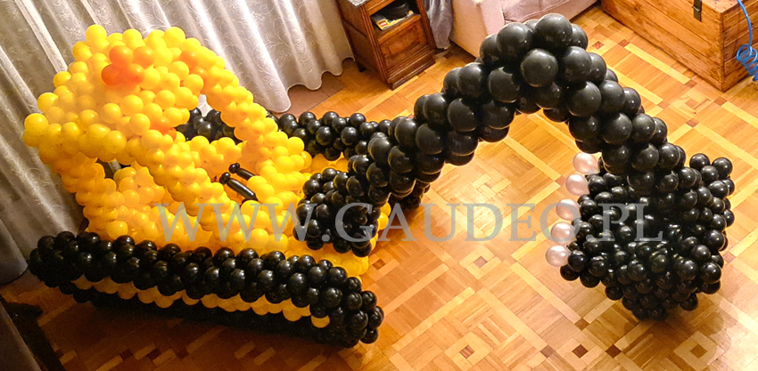 Koparka z balonów na szóste urodziny