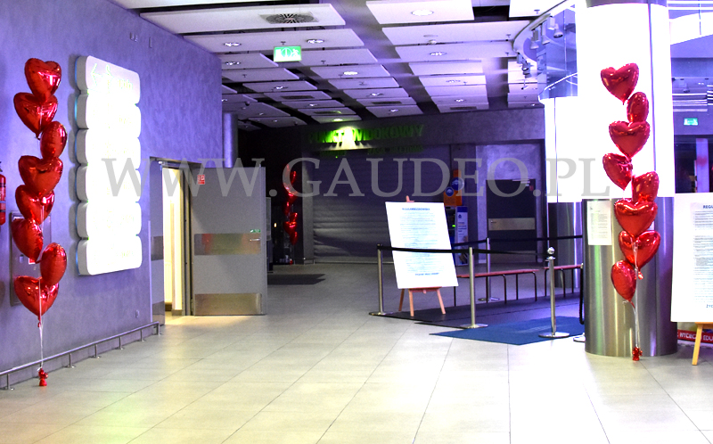 Balonowe stroiki helowe jako walentynkowa dekoracja Galerii Sky Tower