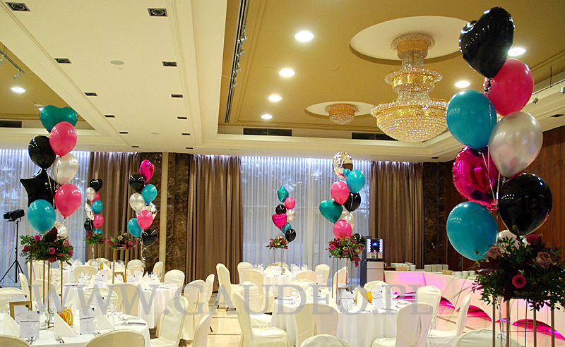 Balony z helem jako dekoracja imprezy firmowej w Hotelu Haston