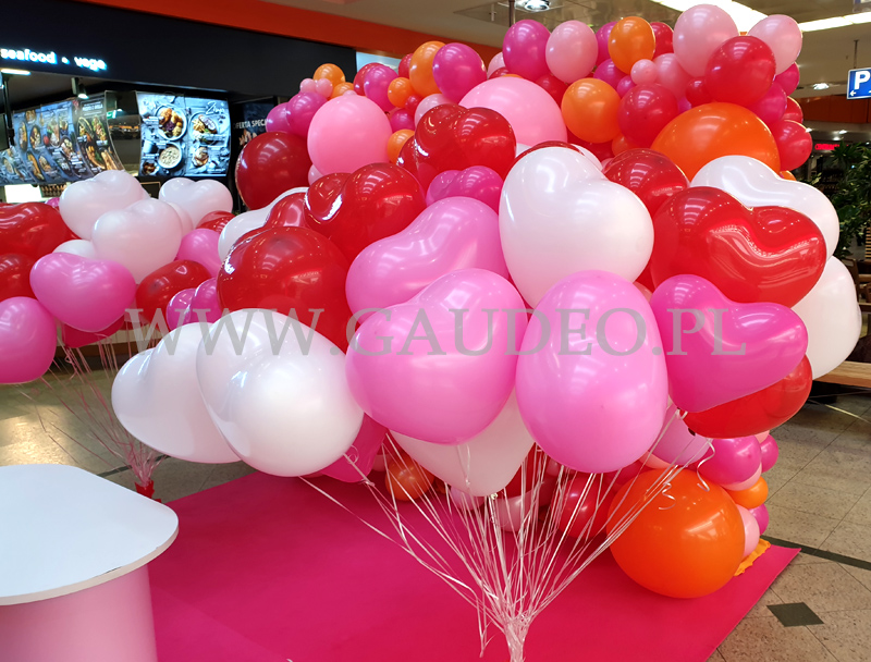 Organiczna ściana balonowa w Galerii Dominikańskiej we Wrocławiu