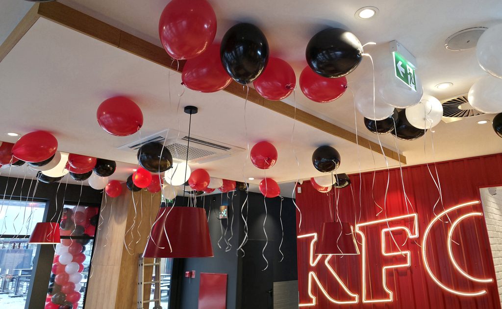 Dekoracje balonowe na otwarcie restauracji KFC w Szczecinie