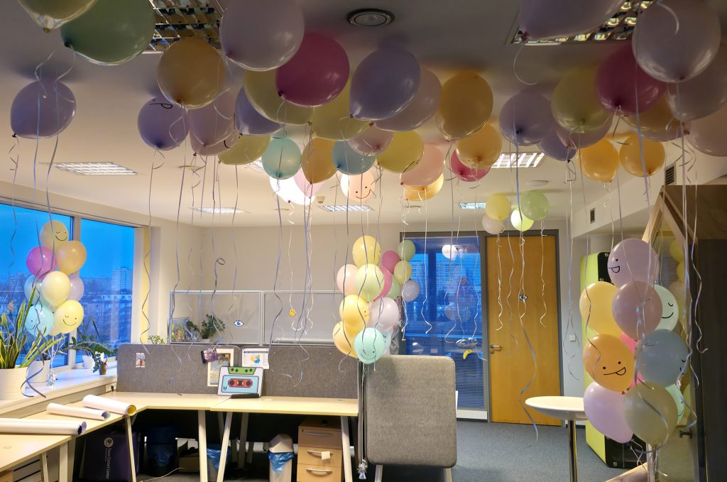 Balony z helem jako dekoracje biur w Łodzi i Warszawie