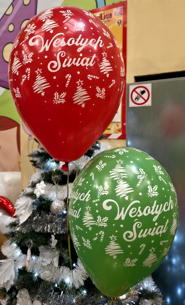 Balony z helem na bal mikołajkowy w Bobolandii we Wrocławiu