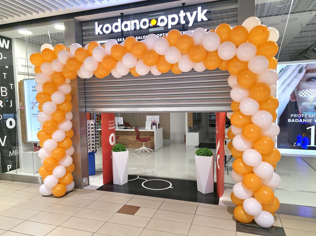 Brama z balonów dla salonu Kodano w Pasażu Grunwaldzkim