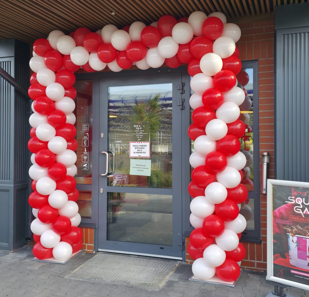 Dekoracja balonowa z okazji otwarcia restauracji KFC na alejach Jerozolimskich