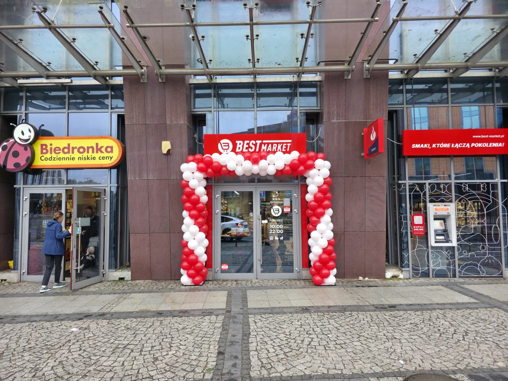 Brama z balonów na placu Dominikańskim we Wrocławiu