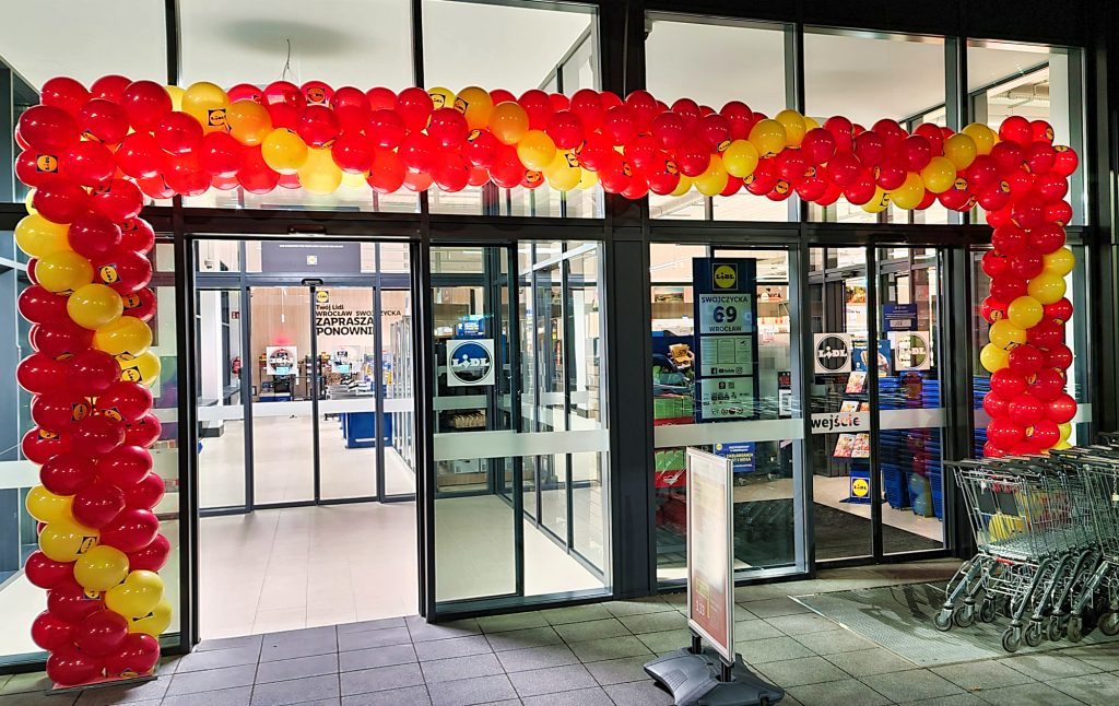 Brama z balonów na otwarcie sklepu Lidl w Parku Handlowym Swoja Olimpia