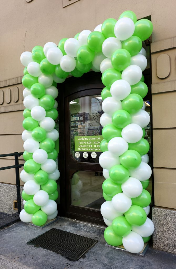 Brama z balonów dla apteki DrMax w Poznaniu