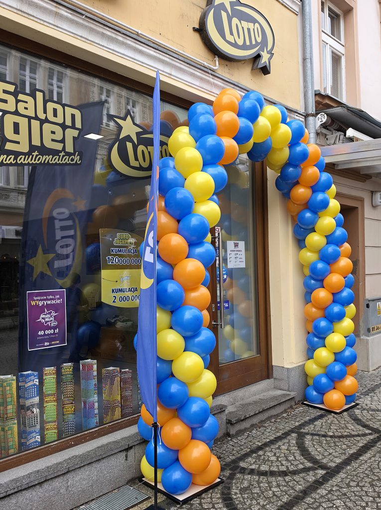 Brama z balonów dla saloniku Lotto w Jeleniej Górze