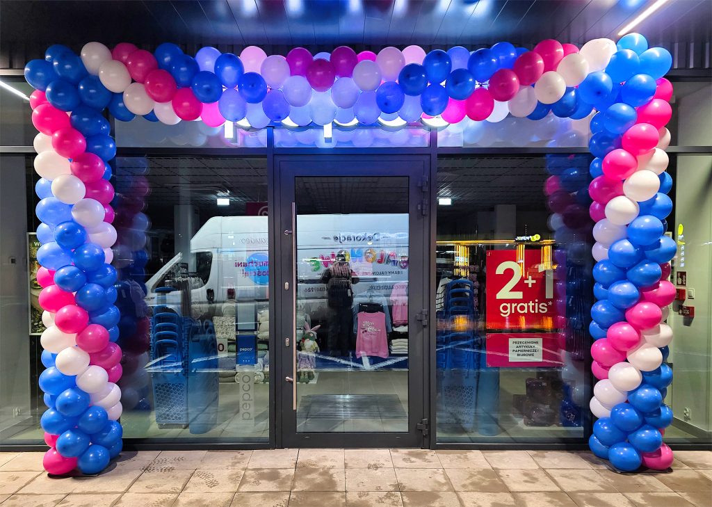 Brama z balonów na otwarcie sklepu Pepco we Wrocławiu na ulicy Swojczyckiej