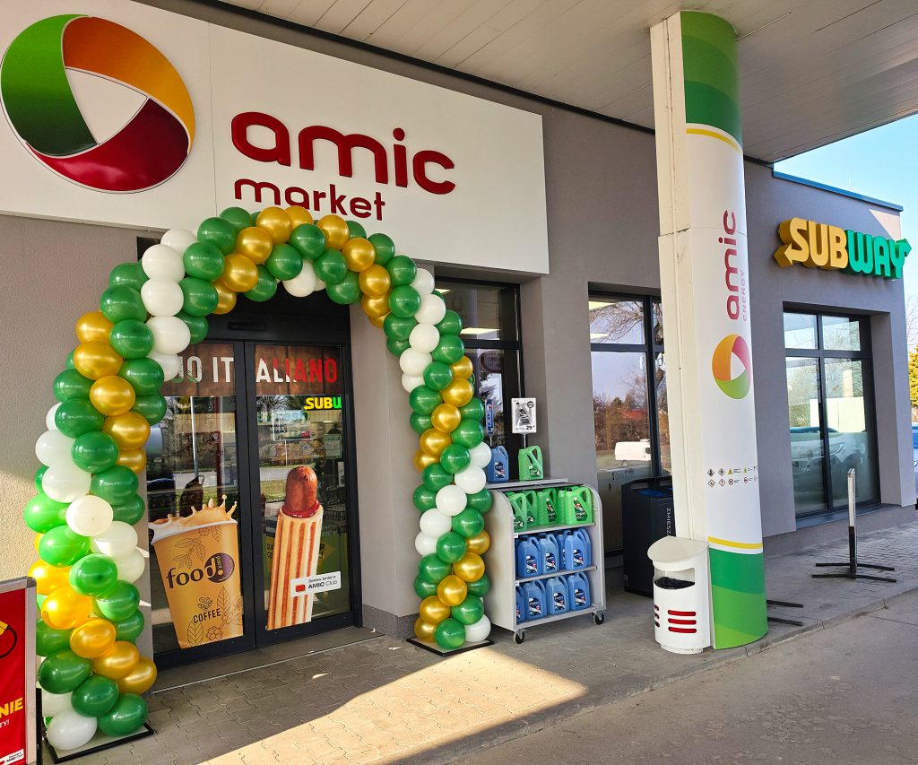 Brama z balonów w Marcinowicach na otwarcie baru Subway