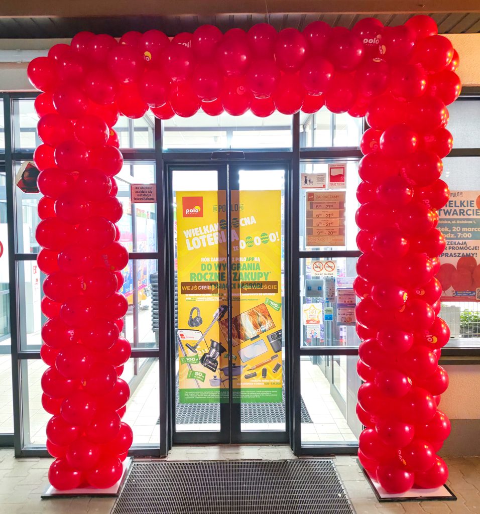 Brama z balonów na otwarcie Polo Marketu w Świdnicy