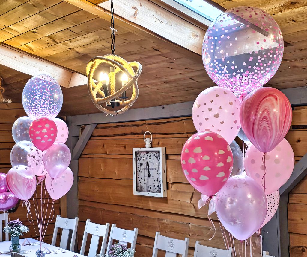 Ścianka z balonów na osiemnaste urodziny w Zielonej Oliwce koło Wrocławia