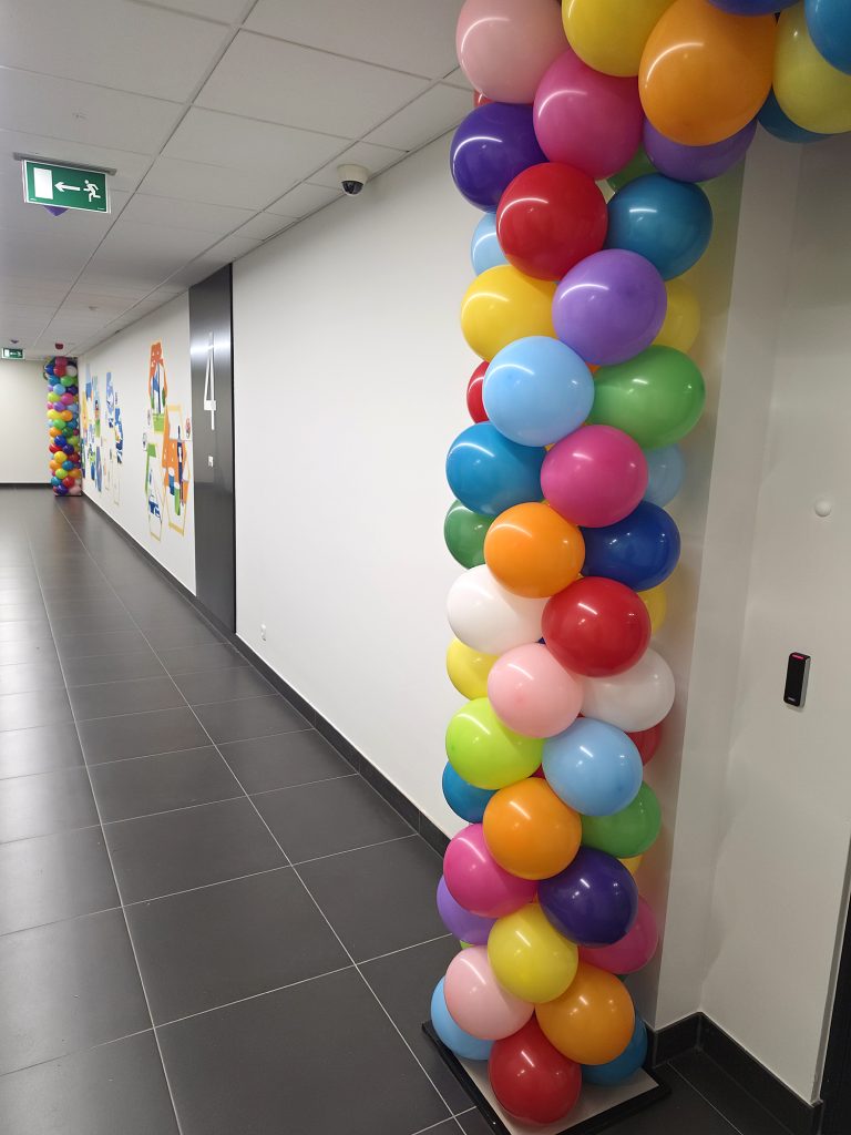 Kolorowe dekoracje z balonów z okazji otwarcia nowych biur we Wrocławiu