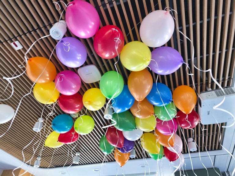 Balony z helem we wrocławskim biurze