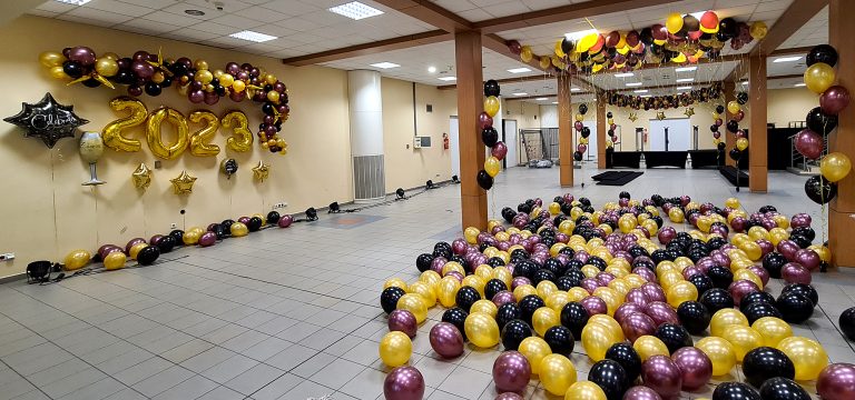Sylwestrowa dekoracja balonowa.