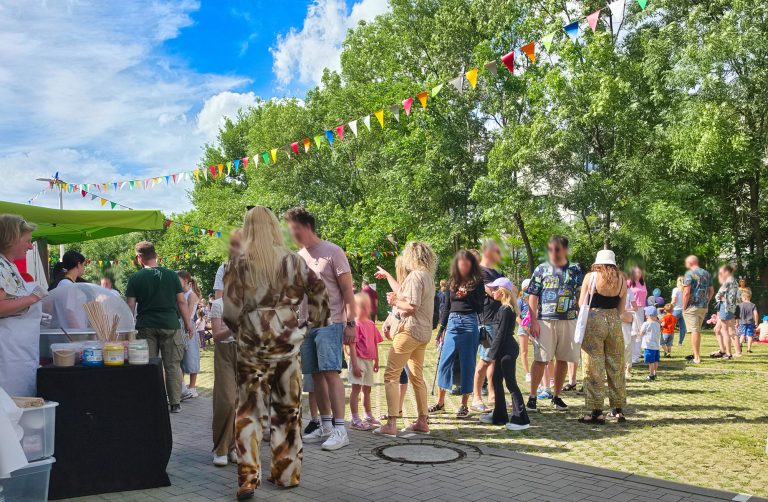 Atrakcja na pikniku osiedlowym - wata cukrowa