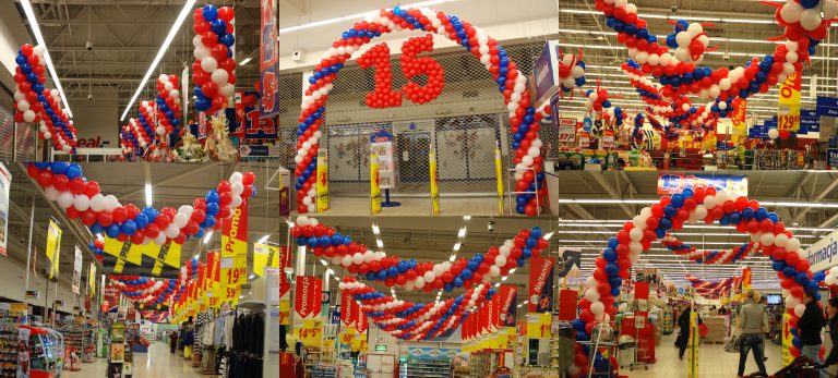 Dekoracje z balonów w marketach Real.