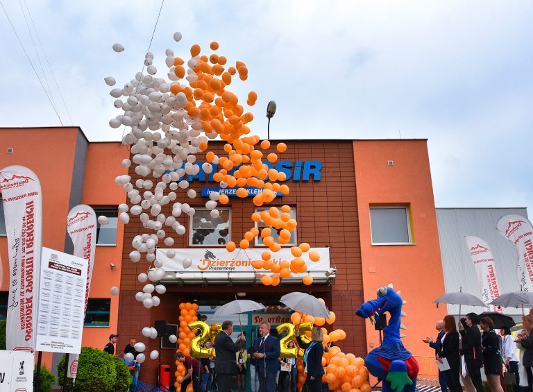 Puszczanie balonów z helem w Dzierżoniowie