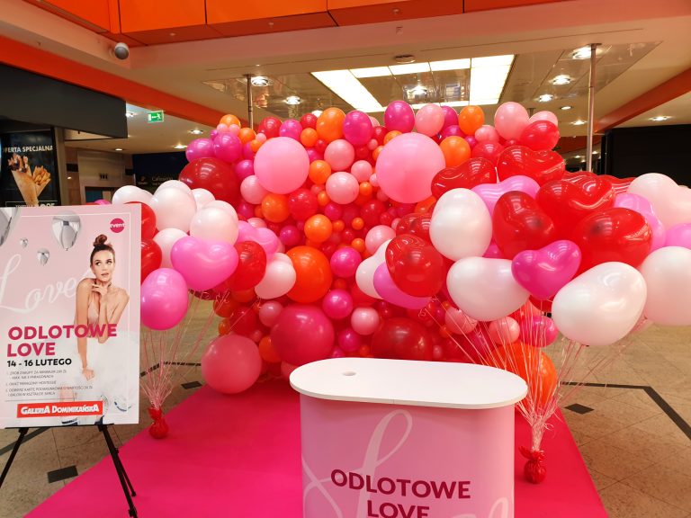Walentynkowa ścianka balonowa w Galerii Dominikańskiej we Wrocławiu