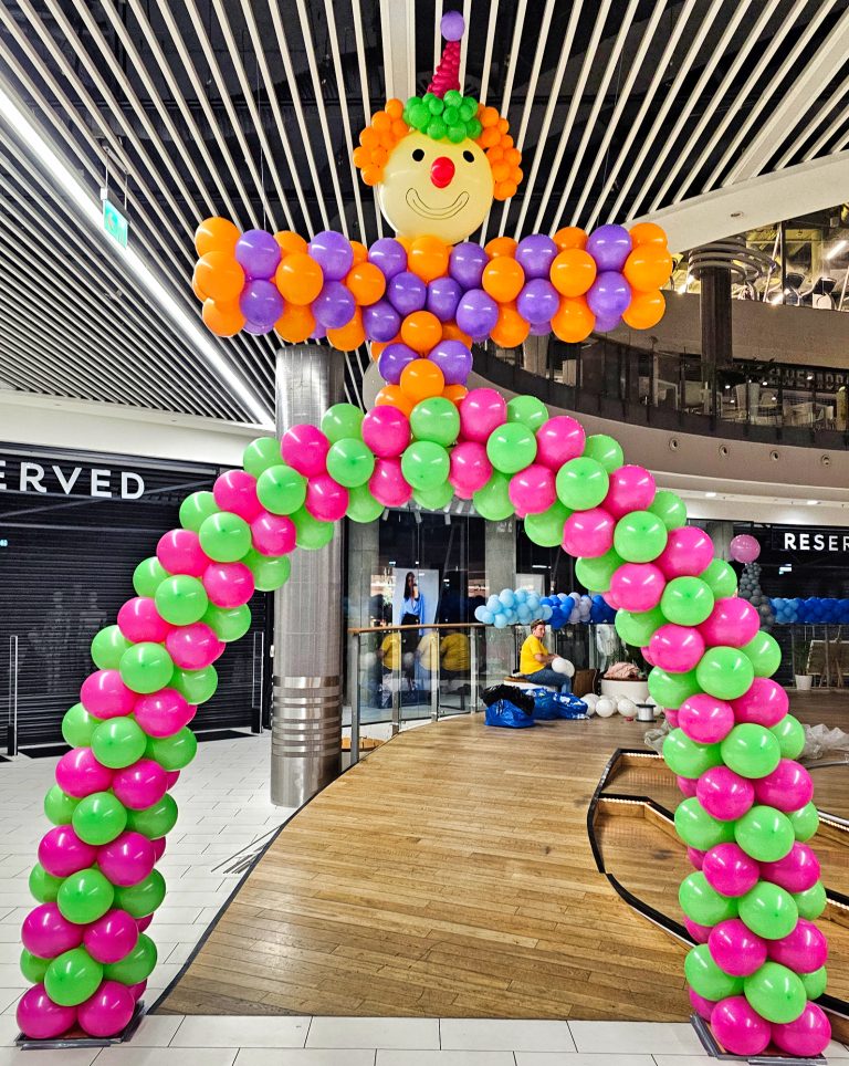 Brama z balonów na imprezę w Galerii w temacie Cyrk