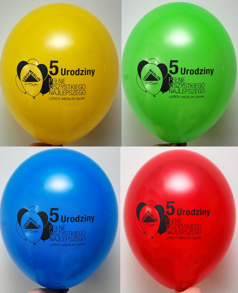 Jednokolorowy nadruk na kolorowych balonach.