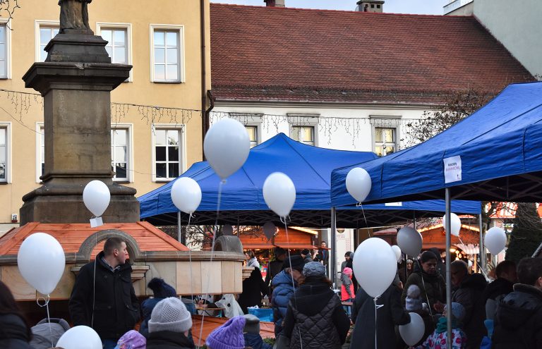 Balony z helem na Rynku w Rybniku