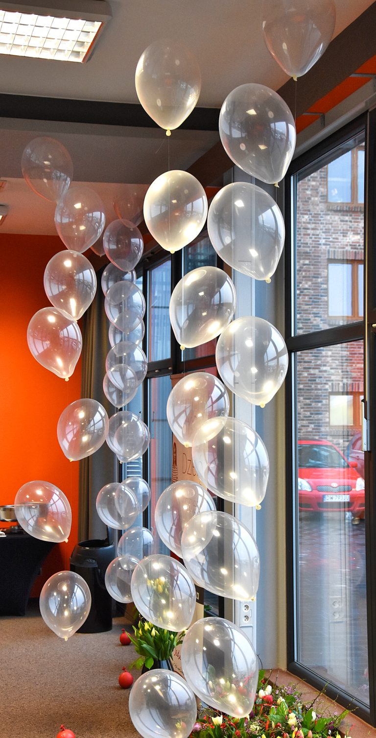 Balony typu clir napełnione helem
