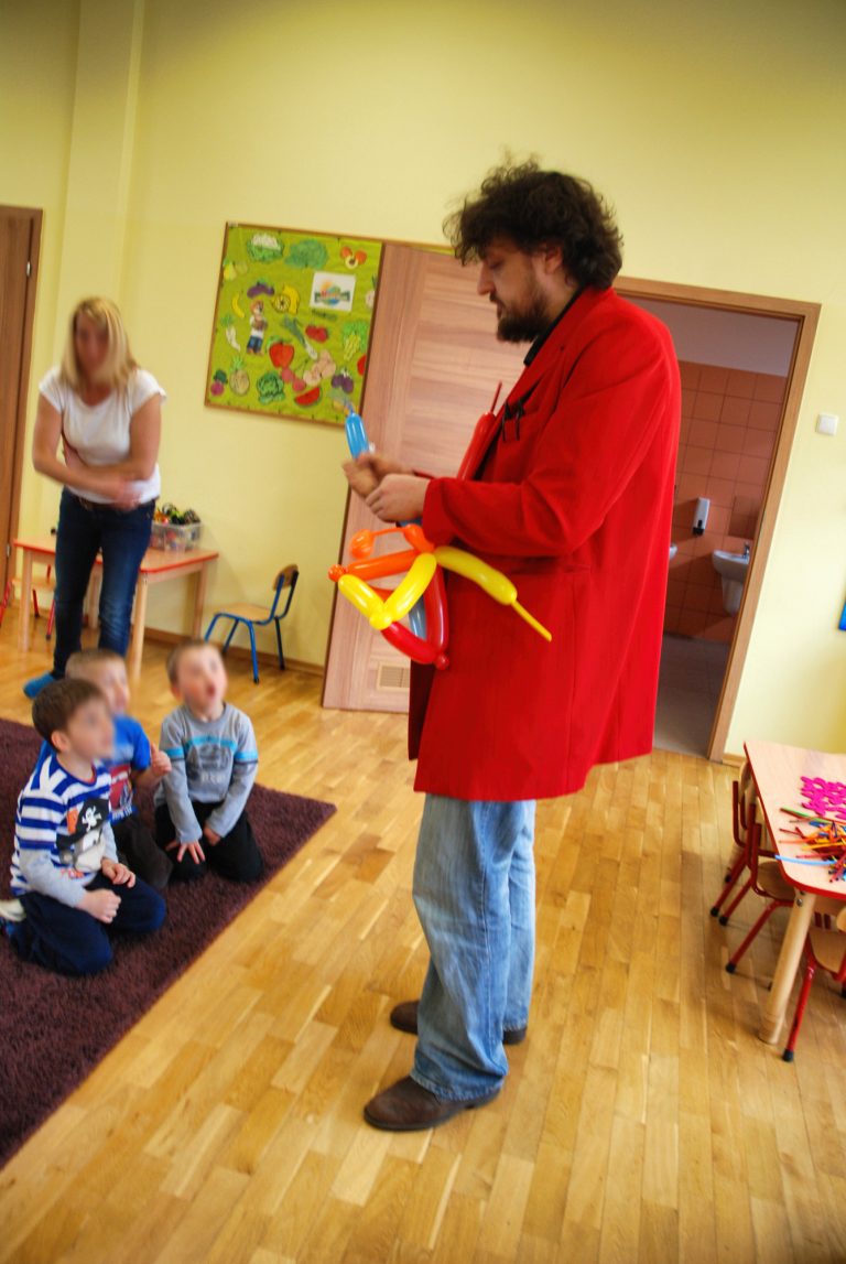 Skręcanie balonów dla przedszkolaków