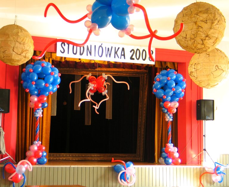 Dekoracja balonowa na studniówkę.