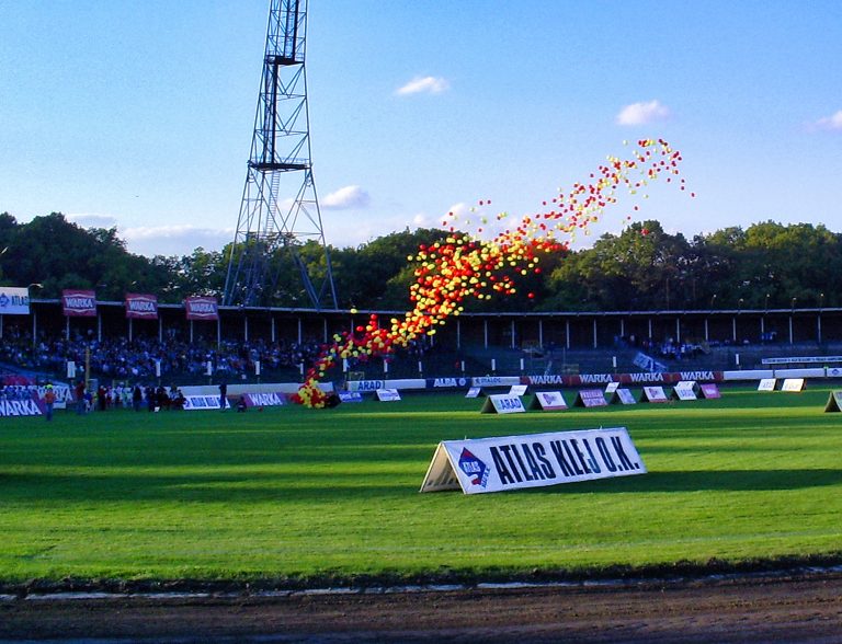 Puszczanie 1000 balonów z helem na Stadionie Olimpijskim we Wrocławiu