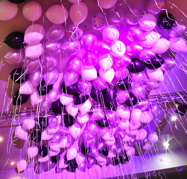 Balony helowe na imprezie z podświetleniem