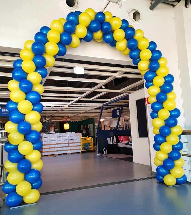 Brama z balonów na urodziny sklepu IKEA
