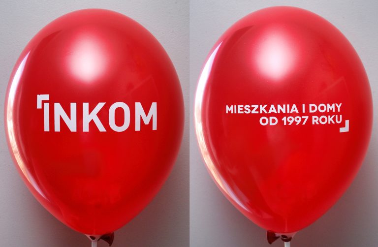 Czerwony balon z dwustronnym, białym nadrukiem
