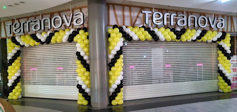 Bramy z balonów na promocję w salonie Terranova