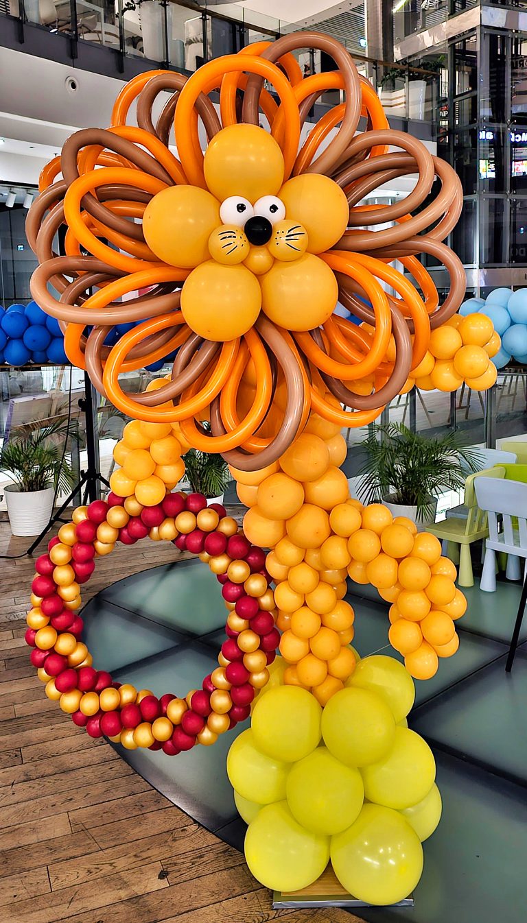 Lew z balonów na event cyrkowy dla dzieci