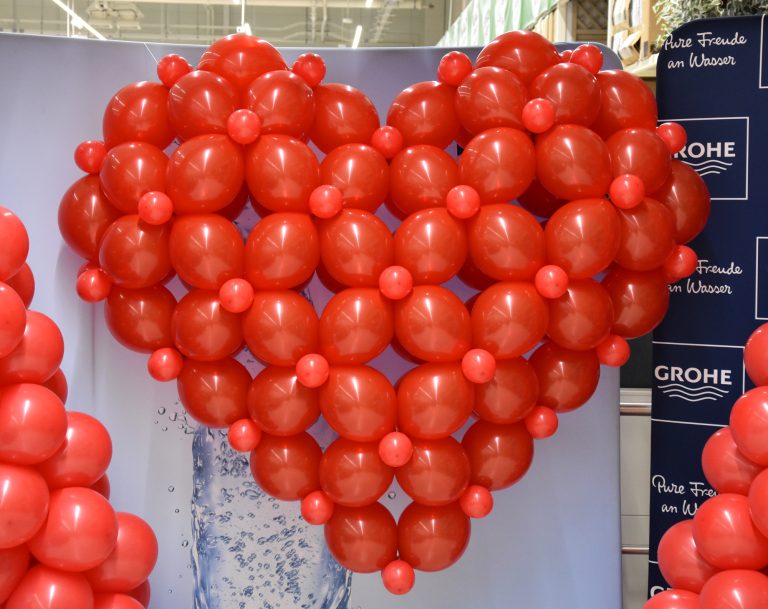 Walentynkowe serce z balonów