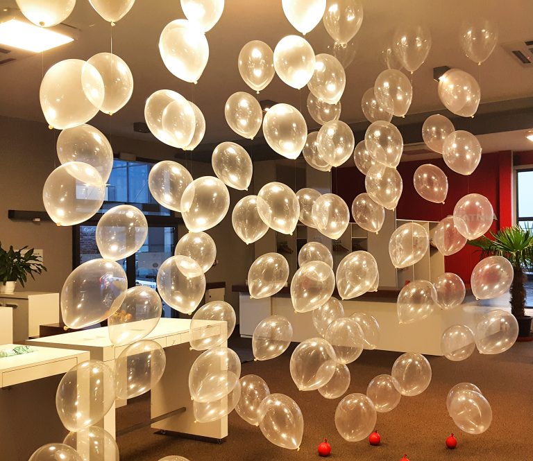 Crystaliczne balony z helem w Centrum Eventowym Rakietowa