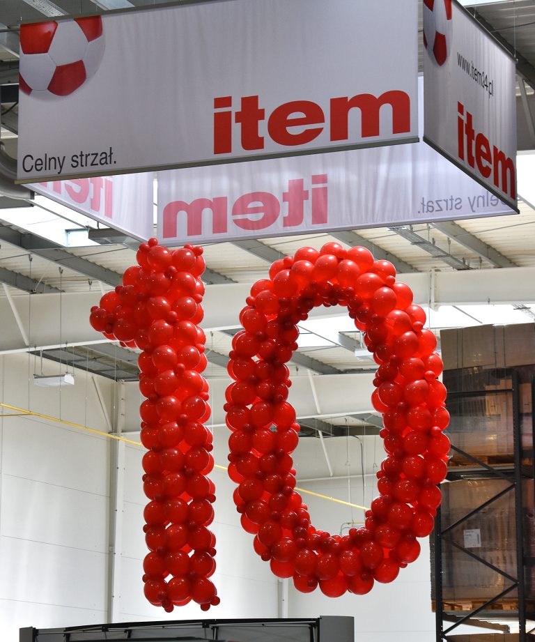 Balonowa 10 jako dekoracja urodzinowa w firmie
