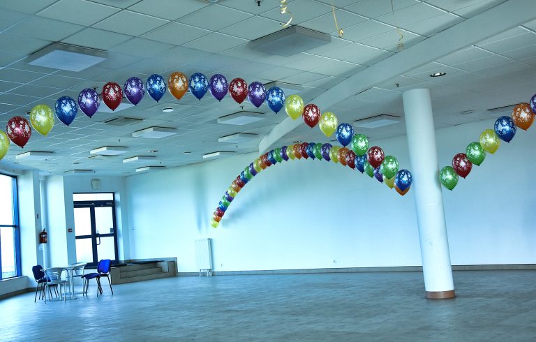 Luki z balonów napełnionych helem na mikołajki