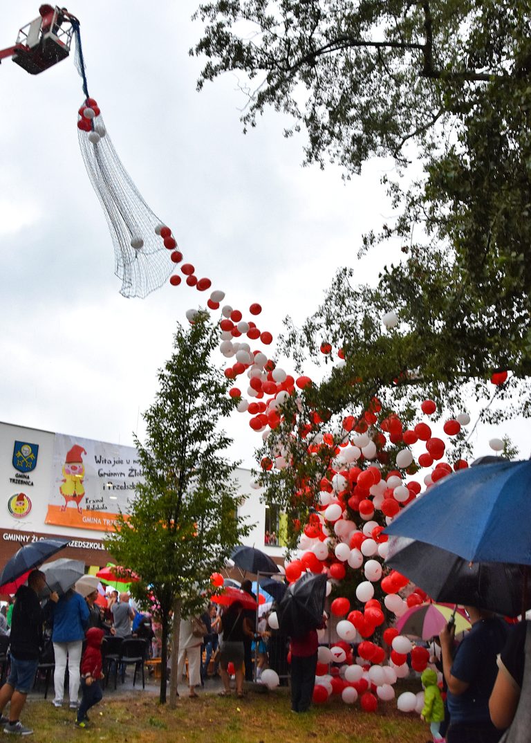 Zrzucanie balonów z powietrzem