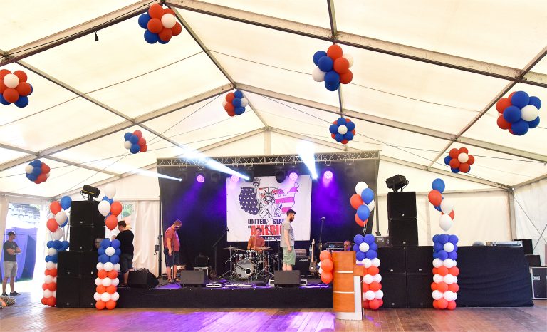 balonowa dekoracja namiotu na event w stylu amerykańskim