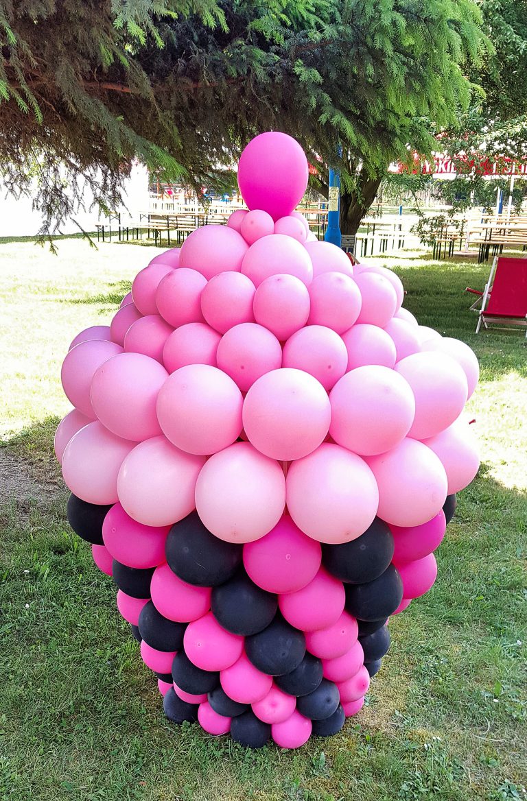 Balonowa babeczka na pikniku