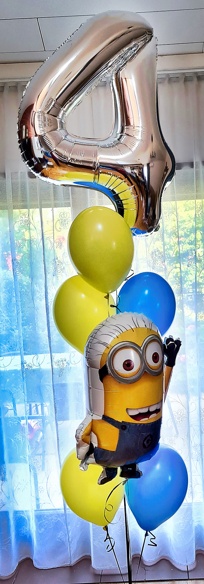 Stroik z balonów na 4 urodziny