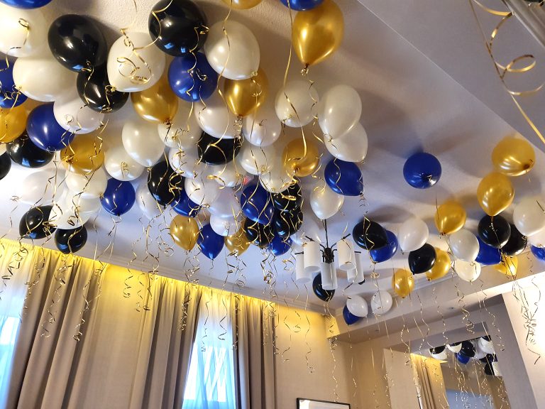 Balony z helem na sylwestra w Kołobrzegu.
