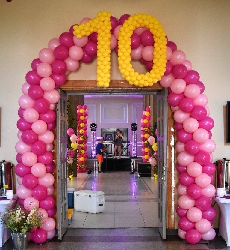 Brama z balonów na 10 urodziny